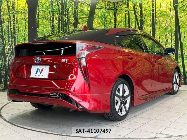 Toyota PRIUS 2016-10 6717079-17