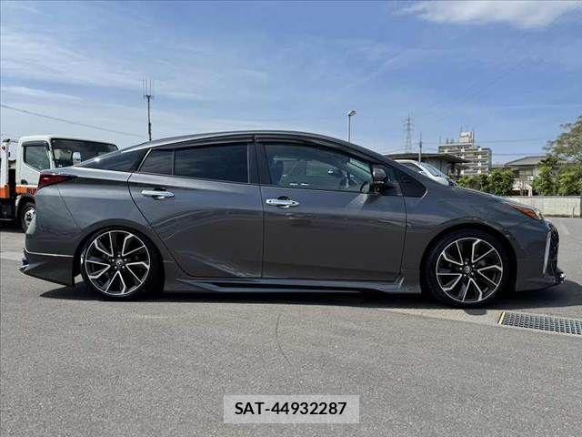 Toyota PRIUS 2022-03 6717069-11