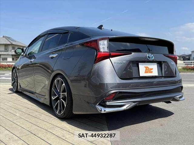 Toyota PRIUS 2022-03 6717069-12