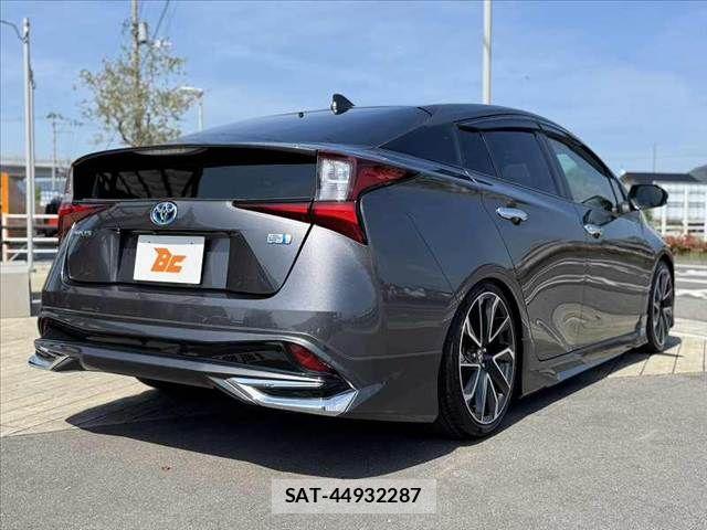 Toyota PRIUS 2022-03 6717069-14