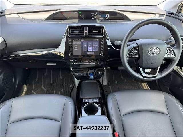 Toyota PRIUS 2022-03 6717069-1