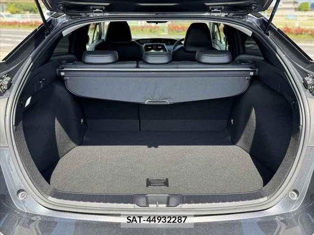 Toyota PRIUS 2022-03 6717069-19