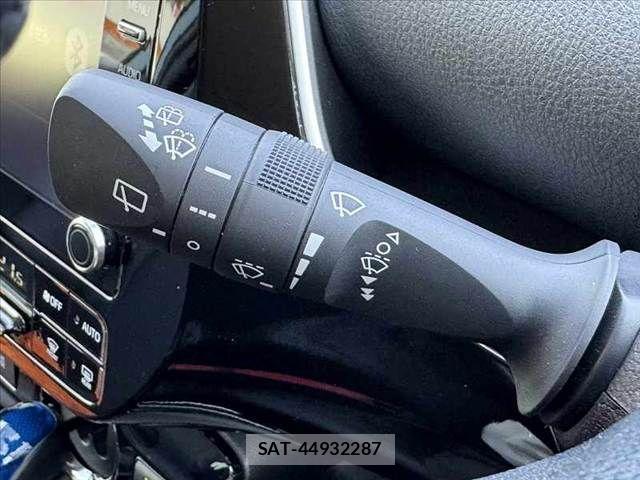 Toyota PRIUS 2022-03 6717069-23