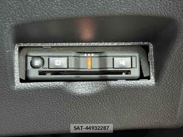 Toyota PRIUS 2022-03 6717069-24