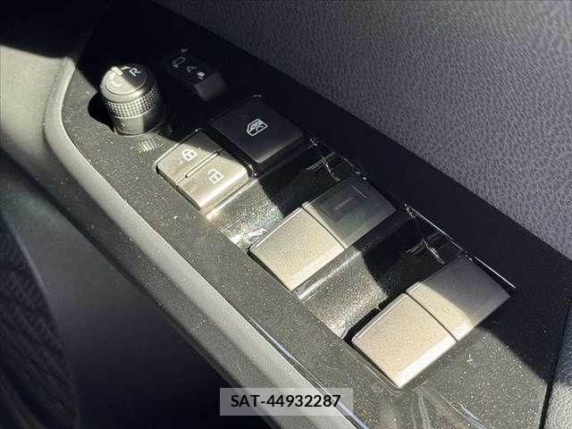 Toyota PRIUS 2022-03 6717069-26