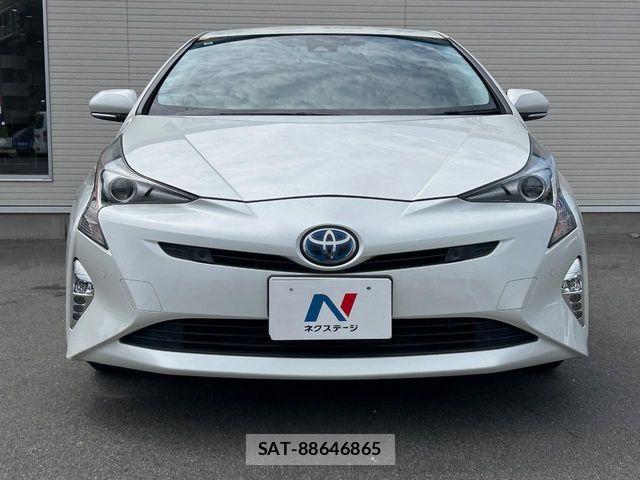 Toyota PRIUS 2016-08 6717082-13