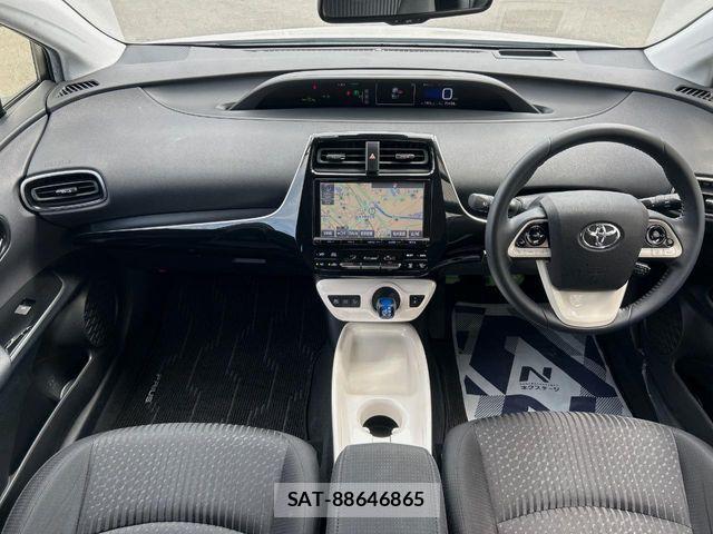 Toyota PRIUS 2016-08 6717082-1