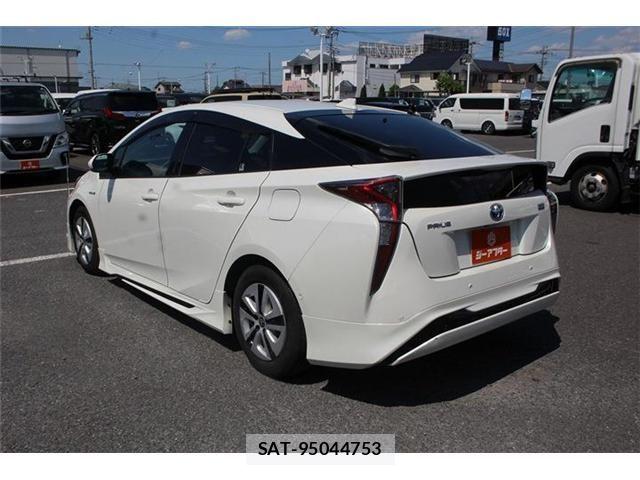 Toyota PRIUS 2016-07 6752908-11