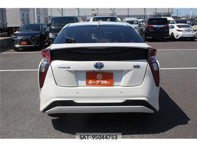 Toyota PRIUS 2016-07 6752908-12