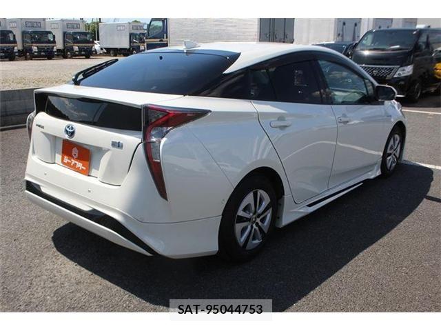 Toyota PRIUS 2016-07 6752908-13
