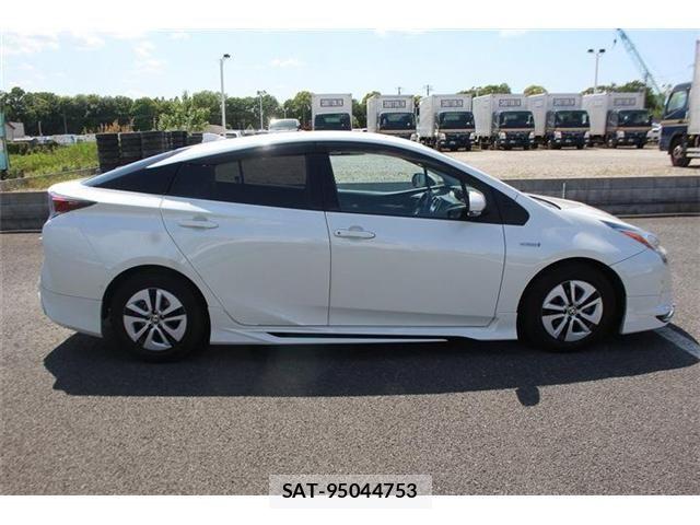 Toyota PRIUS 2016-07 6752908-14