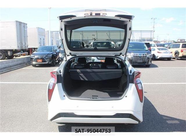 Toyota PRIUS 2016-07 6752908-25