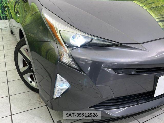 Toyota PRIUS 2017-06 6752915-11