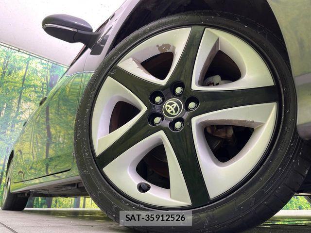 Toyota PRIUS 2017-06 6752915-12