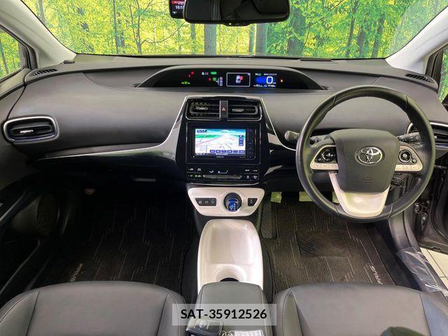 Toyota PRIUS 2017-06 6752915-1
