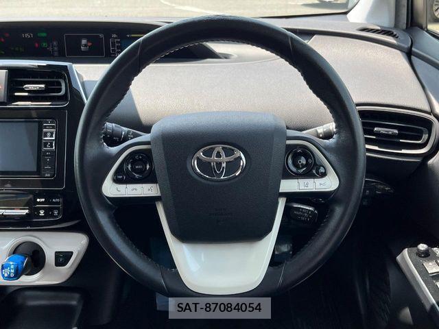 Toyota PRIUS 2017-04 6752923-11