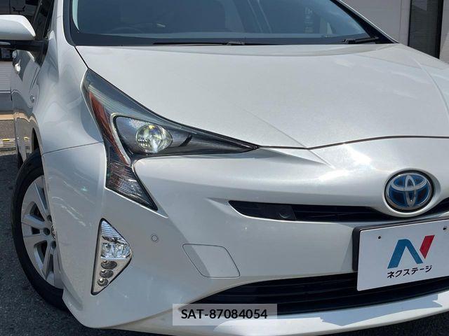 Toyota PRIUS 2017-04 6752923-12