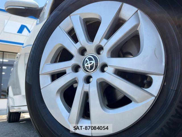 Toyota PRIUS 2017-04 6752923-13