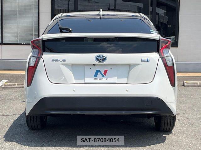 Toyota PRIUS 2017-04 6752923-15