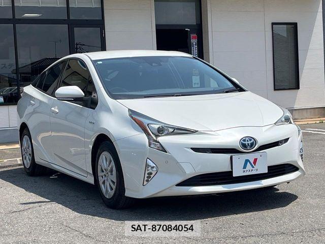 Toyota PRIUS 2017-04 6752923-16
