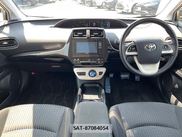 Toyota PRIUS 2017-04 6752923-1