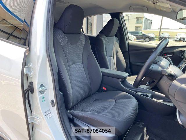 Toyota PRIUS 2017-04 6752923-8