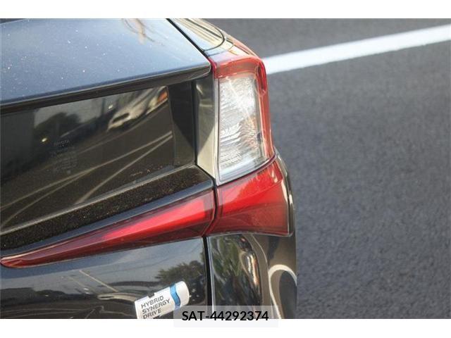 Toyota PRIUS 2019-09 6752905-11
