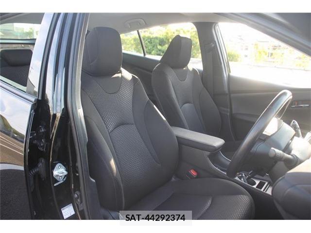 Toyota PRIUS 2019-09 6752905-13