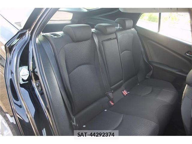 Toyota PRIUS 2019-09 6752905-14