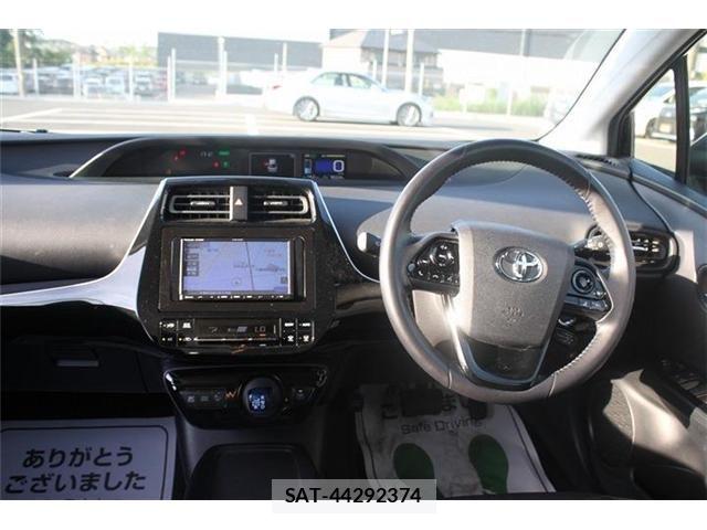 Toyota PRIUS 2019-09 6752905-16