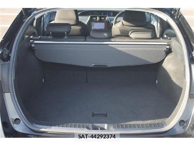 Toyota PRIUS 2019-09 6752905-17