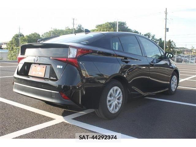 Toyota PRIUS 2019-09 6752905-20