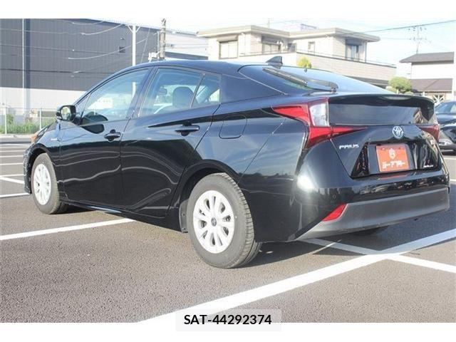 Toyota PRIUS 2019-09 6752905-21