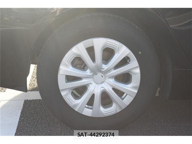 Toyota PRIUS 2019-09 6752905-24