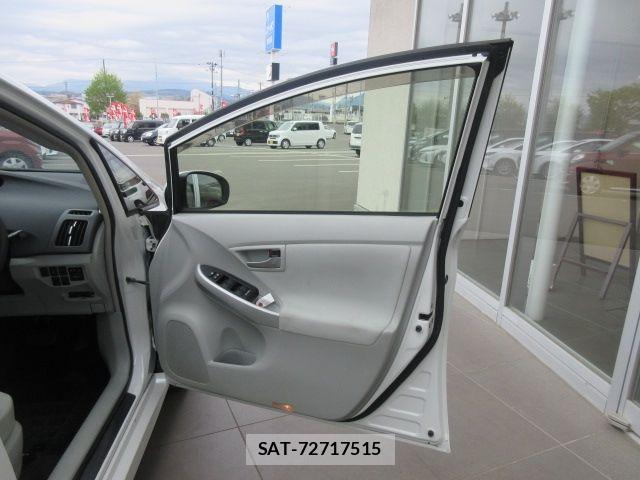 Toyota PRIUS 2013-04 6752935-10