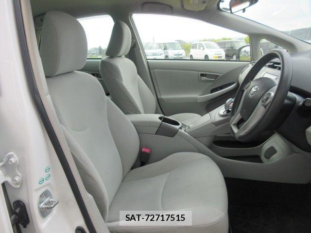 Toyota PRIUS 2013-04 6752935-11