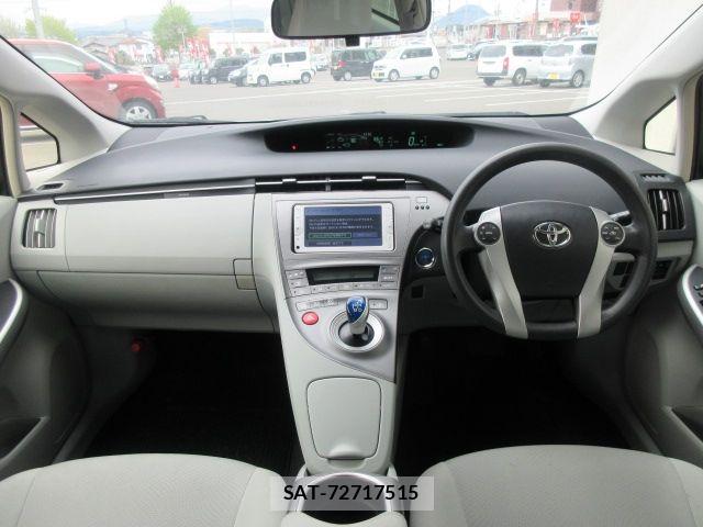Toyota PRIUS 2013-04 6752935-1