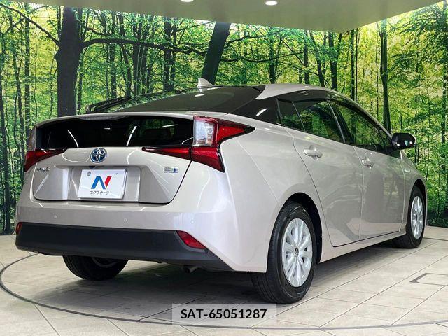 Toyota PRIUS 2019-07 6752897-16