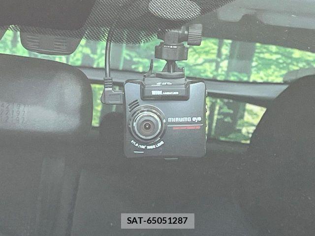 Toyota PRIUS 2019-07 6752897-5