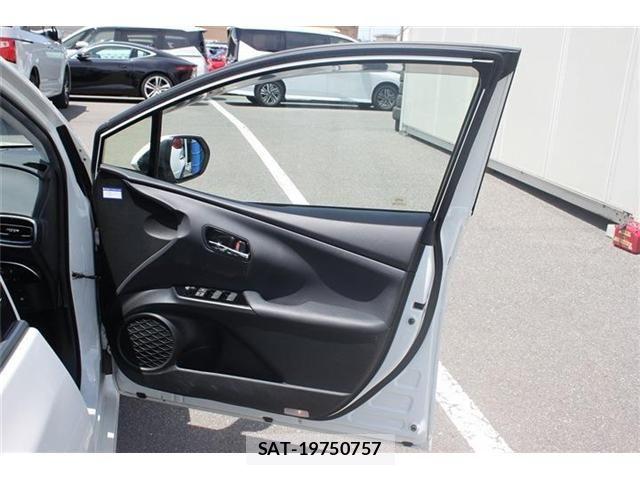 Toyota PRIUS 2020-03 6752893-24