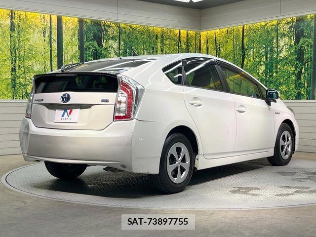 Toyota PRIUS 2013-03 6752927-16