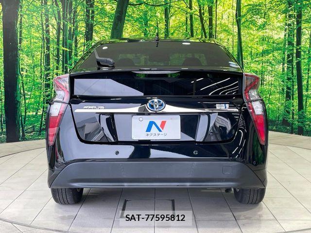 Toyota PRIUS 2018-02 6752896-14