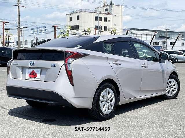 Toyota PRIUS 2018-09 6752909-2