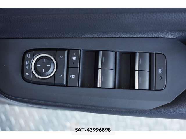 Toyota PRIUS 2023-06 6752871-10
