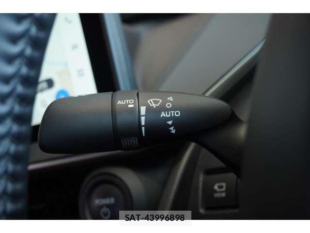 Toyota PRIUS 2023-06 6752871-15