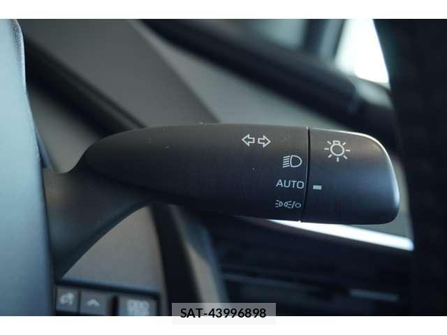 Toyota PRIUS 2023-06 6752871-16