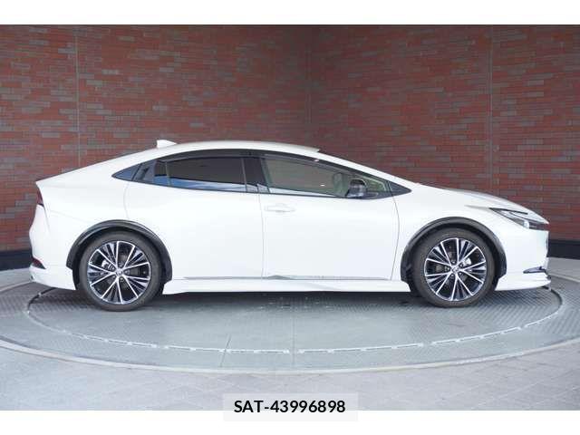 Toyota PRIUS 2023-06 6752871-1
