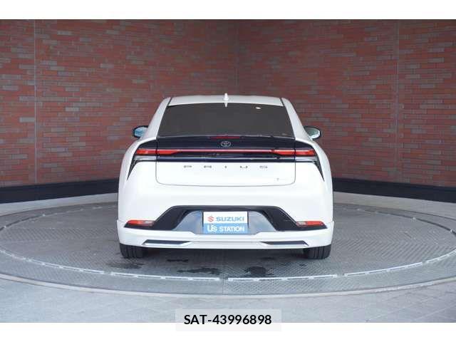 Toyota PRIUS 2023-06 6752871-2