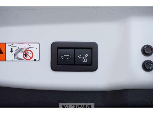 Toyota PRIUS 2023-06 6752871-8
