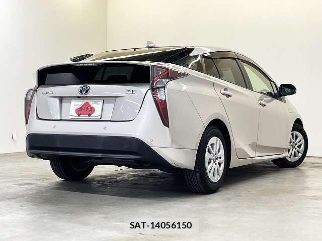 Toyota PRIUS 2018-02 6752920-2